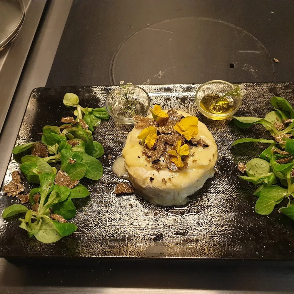 Crémeux Fourré Aux Lamelles de Truffes Noires Et Truffes D Été